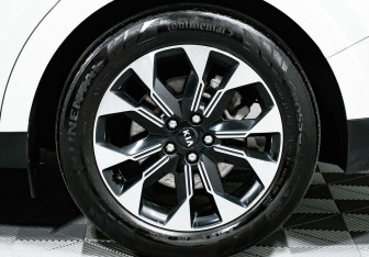 Подержанный автомобиль Kia Carnival 2020 года (6 фото)