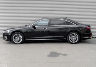 Подержанный автомобиль Audi A8 2021 года (8 фото)