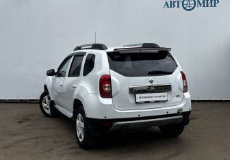 Подержанный автомобиль Renault Duster 2014 года (7 фото)
