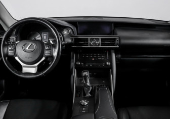 Подержанный автомобиль Lexus IS Sedan 2018 года (12 фото)