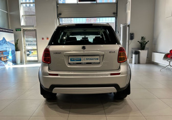Подержанный автомобиль Suzuki SX4 Hatchback 2009 года (5 фото)