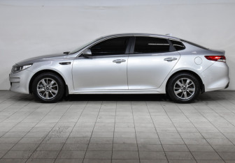Подержанный автомобиль Kia Optima Sedan 2017 года (8 фото)