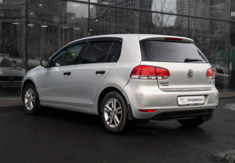 Подержанный автомобиль Volkswagen Golf Hatchback 2011 года (7 фото)