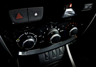 Подержанный автомобиль Nissan Terrano 2021 года (25 фото)