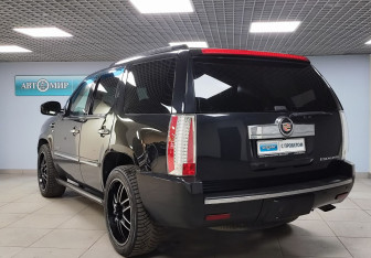 Подержанный автомобиль Cadillac Escalade Suv 2013 года (7 фото)