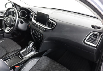 Подержанный автомобиль Kia Ceed Hatchback 2018 года (10 фото)