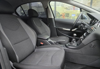 Подержанный автомобиль Peugeot 408 2012 года (10 фото)