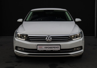 Подержанный автомобиль Volkswagen Passat Sedan 2016 года (2 фото)
