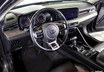 Подержанный автомобиль Kia K5 2020 года (18 фото)
