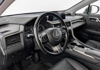 Подержанный автомобиль Lexus RX 2021 года (16 фото)