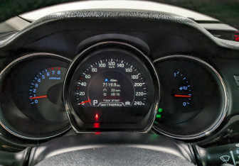 Подержанный автомобиль Kia Ceed Hatchback 2015 года (25 фото)