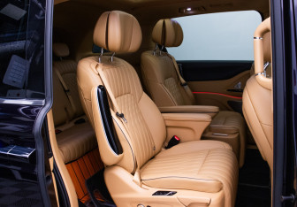 Подержанный автомобиль Voyah Dream 2023 года (9 фото)