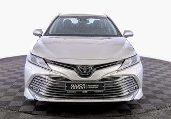 Подержанный автомобиль Toyota Camry Sedan 2019 года (2 фото)