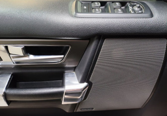Подержанный автомобиль Land Rover Discovery 2013 года (18 фото)