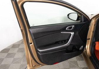 Подержанный автомобиль Kia Ceed Wagon 2021 года (23 фото)