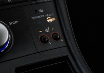 Подержанный автомобиль Lexus CT 2013 года (17 фото)