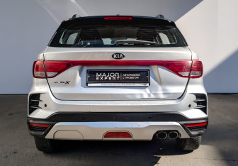 Подержанный автомобиль Kia Rio Hatchback 2021 года (6 фото)