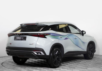 Подержанный автомобиль Omoda C5 2024 года (5 фото)