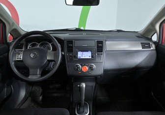 Подержанный автомобиль Nissan Tiida Hatchback 2010 года (8 фото)