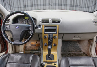 Подержанный автомобиль Volvo S40 2008 года (14 фото)