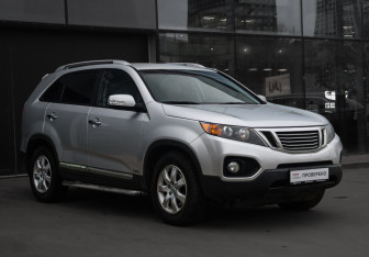 Подержанный автомобиль Kia Sorento 2011 года (3 фото)