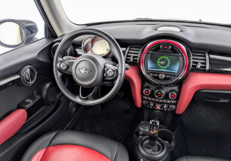 Подержанный автомобиль MINI Hatch 2021 года (29 фото)