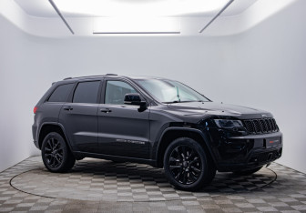Подержанный автомобиль Jeep Grand Cherokee 2020 года (3 фото)
