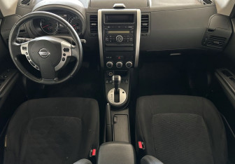 Подержанный автомобиль Nissan X-Trail 2011 года (9 фото)