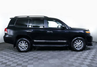 Подержанный автомобиль Toyota Land Cruiser Suv 2014 года (4 фото)