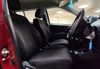 Подержанный автомобиль Toyota WiLL Cypha 2003 года (12 фото)