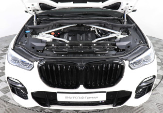 Подержанный автомобиль BMW X5 2019 года (10 фото)