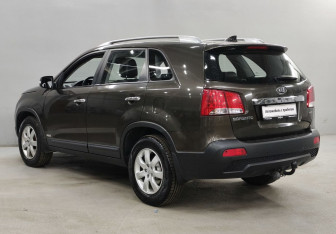 Подержанный автомобиль Kia Sorento 2012 года (7 фото)