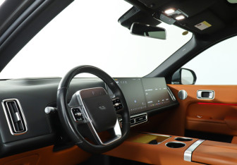 Подержанный автомобиль LiXiang L9 2024 года (14 фото)