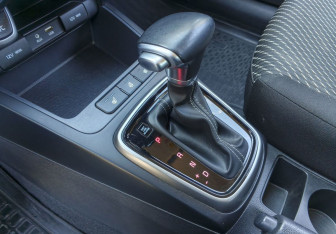 Подержанный автомобиль Kia Rio Hatchback 2018 года (16 фото)