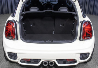 Подержанный автомобиль MINI Hatch 2016 года (10 фото)