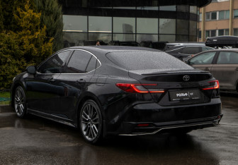 Подержанный автомобиль Toyota Camry Sedan 2024 года (5 фото)