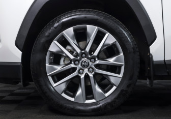 Подержанный автомобиль Toyota RAV4 2021 года (20 фото)