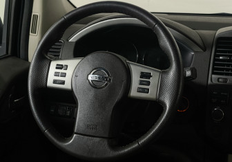 Подержанный автомобиль Nissan Pathfinder 2012 года (14 фото)