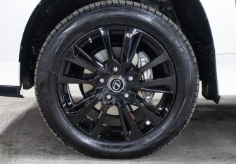 Подержанный автомобиль Lexus LX 2018 года (27 фото)