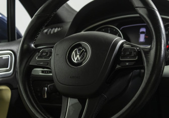 Подержанный автомобиль Volkswagen Touareg 2014 года (32 фото)