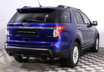 Подержанный автомобиль Ford Explorer 2015 года (3 фото)