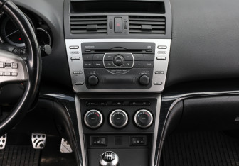 Подержанный автомобиль Mazda 6 Liftback 2008 года (12 фото)