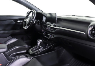 Подержанный автомобиль Kia Cerato Sedan 2019 года (8 фото)