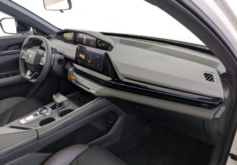 Подержанный автомобиль Changan UNI-V 2023 года (26 фото)