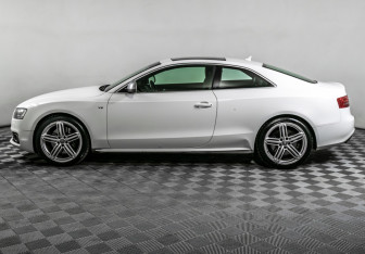 Подержанный автомобиль Audi S5 Coupe 2009 года (8 фото)