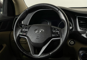 Подержанный автомобиль Hyundai Tucson 2016 года (14 фото)