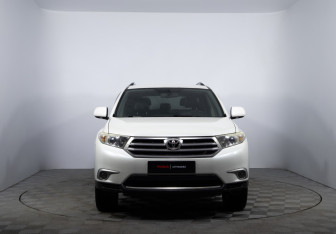 Подержанный автомобиль Toyota Highlander 2011 года (2 фото)