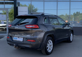 Подержанный автомобиль Jeep Cherokee 2014 года (5 фото)