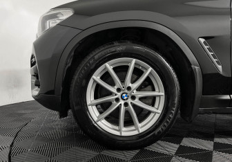 Подержанный автомобиль BMW X3 2019 года (7 фото)