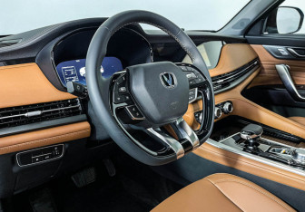 Подержанный автомобиль Changan CS95 2023 года (13 фото)